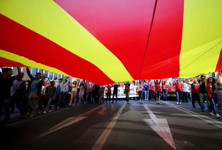 Supporters of the ruling VMRO-DPMNE party and Prime Minister Nikola Gruevski take part in a rally in Skopje, Macedonia May 18, 2015. REUTERS/Ognen Teofilovski