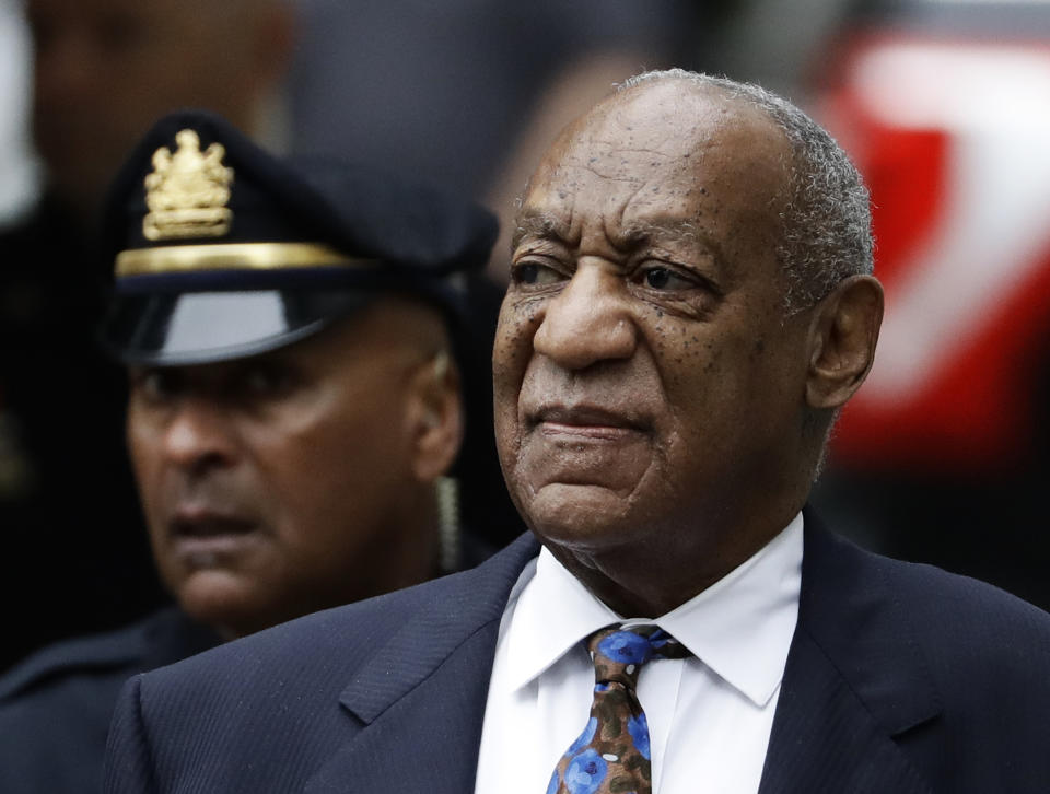 Bill Cosby llega a la audiencia de su sentencia en la Corte del Condado de Montgomery, el lunes 24 de septiembre del 2018 en Norristown, Pennsylvania. (AP Foto/Matt Slocum)