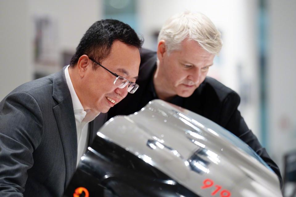 Honor CEO 趙明與 Porsche Design 執行董事會主席 Stefan Buescher