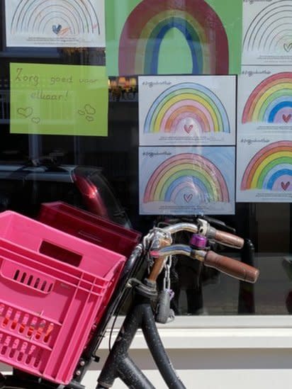 Las guarderías y centros que cuidan de los niños están cerradas excepto para los hijos de trabajadores clave