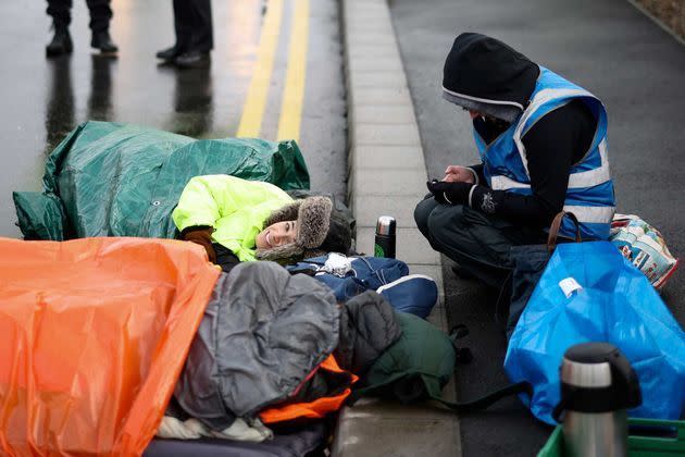 2021 11 26T095448Z 1091472023 RC292R92NBVM RTRMADP 3 RETAIL HOLIDAYSHOPPING BRITAIN PROTESTS