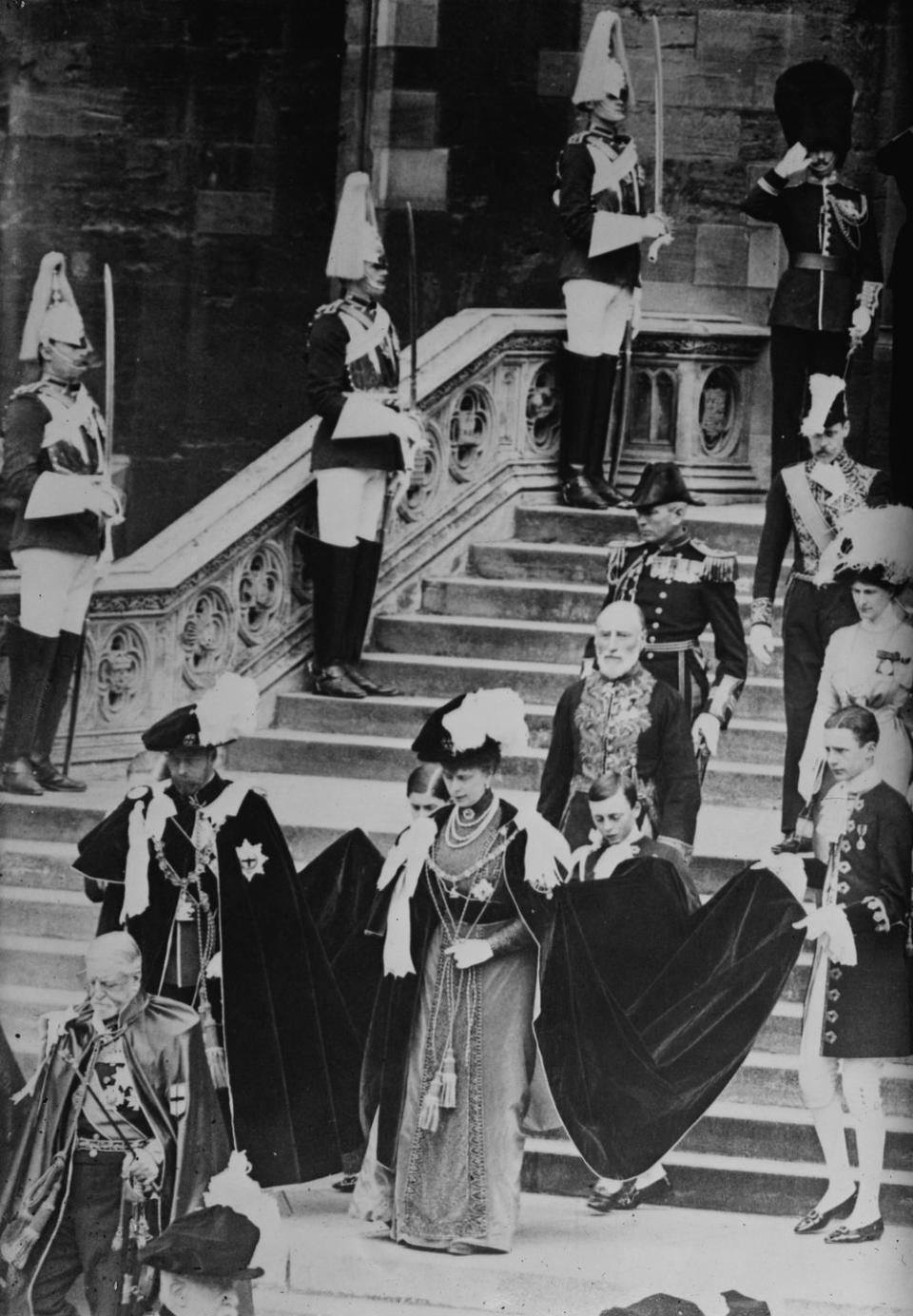 king of england, george v, and his wife mary of teck