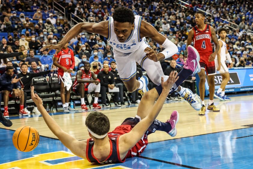 Westwood, CA, Tuesday, January 25, 2022 - UCLA Bruins guard Peyton Watson (23) charges.