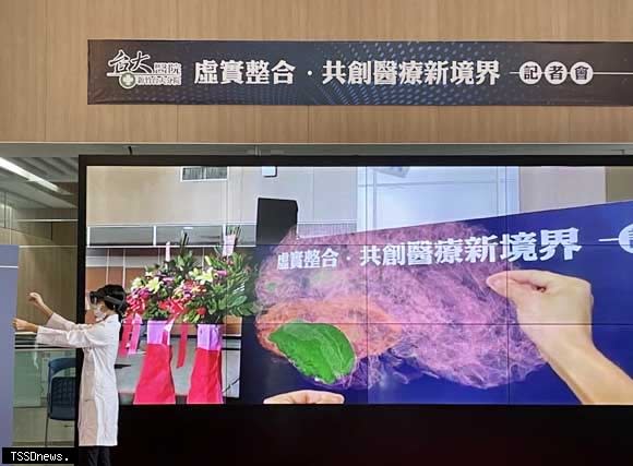 新竹臺大分院整形外科江卓衡醫師將3D立體彩色影像，運用於手術模擬、輔助劃記開刀位置等。