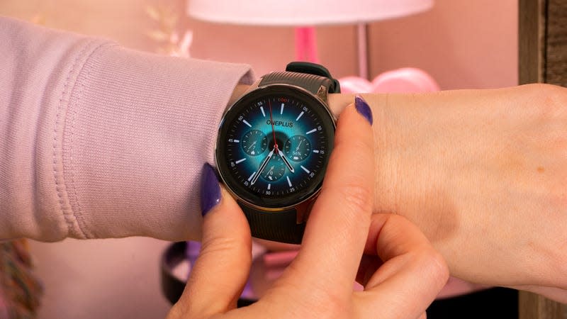 <strong>The OnePlus Watch 2.</strong> - Photo: Florence Ion / Gizmodo