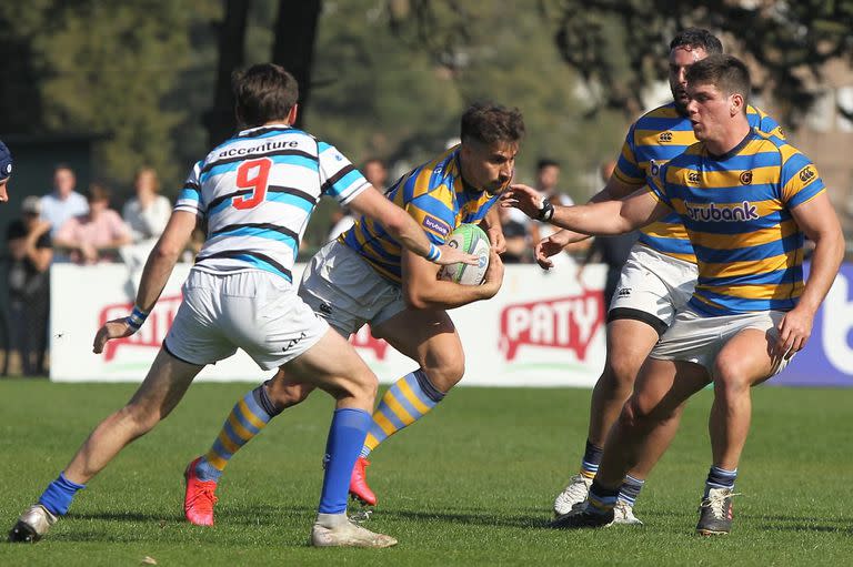 Soares Gache y Díaz Bonilla en acción, en Hindú 35 vs. SIC 24, de la segunda rueda del torneo de URBA de este año.