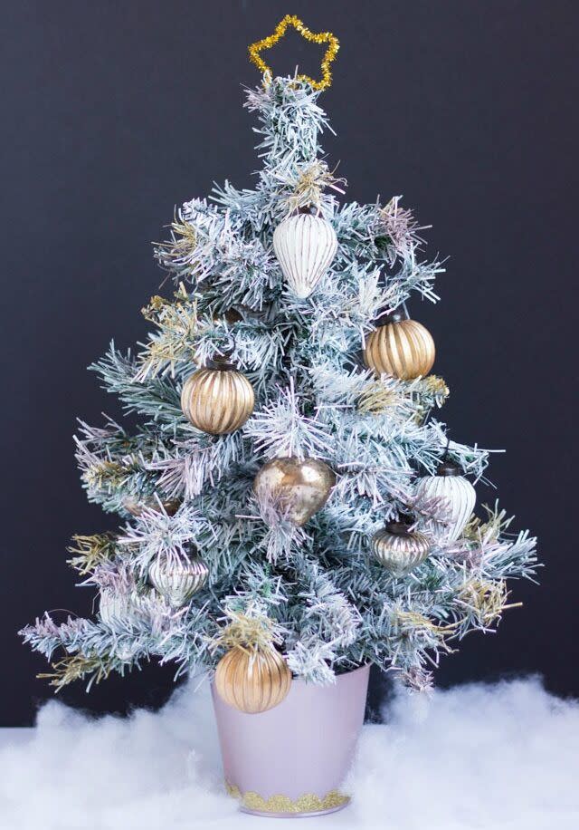 Icy Blue Pinecone Ornaments - Maison de Pax