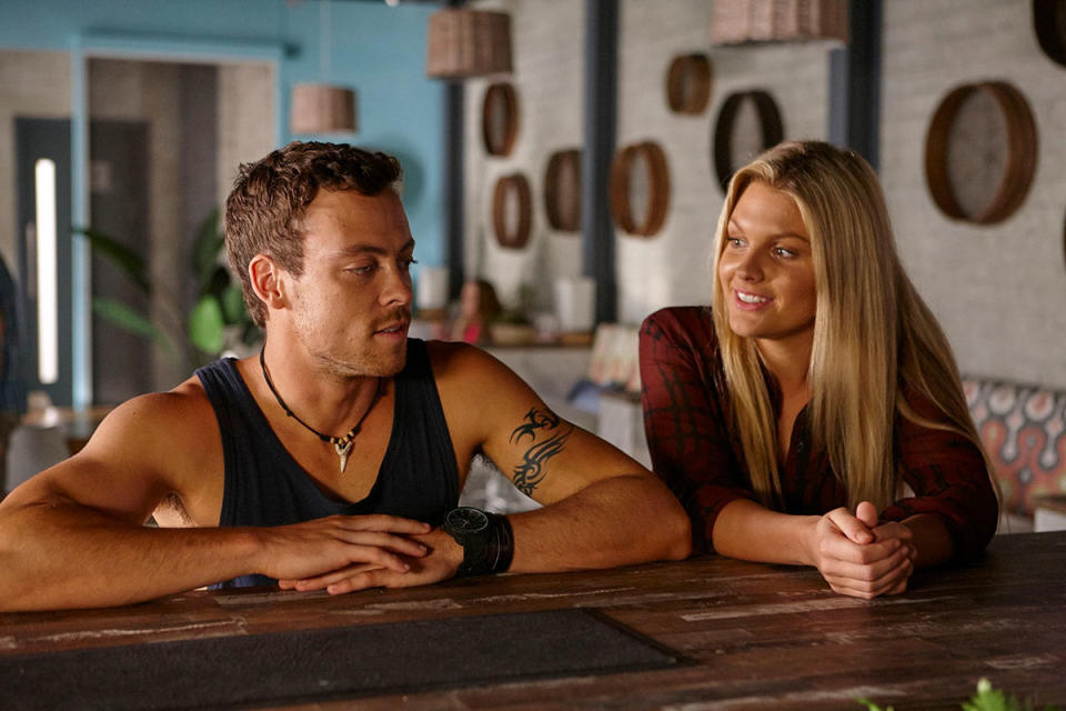 Patrick O'Connor and Sophie Dillman as Dean Thompson and Ziggy Astoni on Home and Away