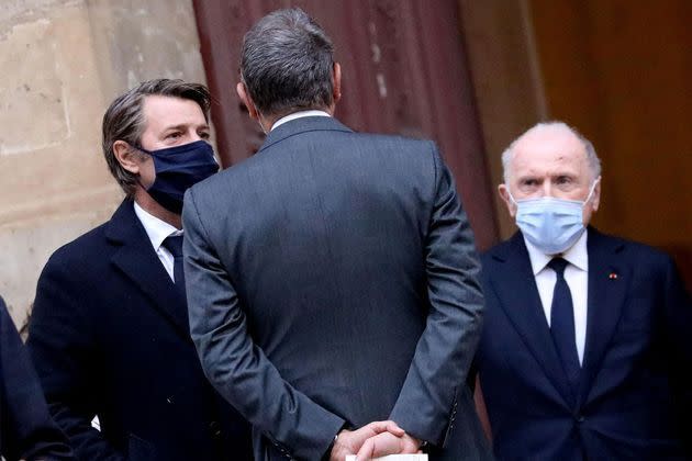 <p>François Baroin et François Pinault, vendredi à la messe du souvenir en hommage à Jacques Chirac, célébrée en l'église Saint-Gervais, à Paris.</p>