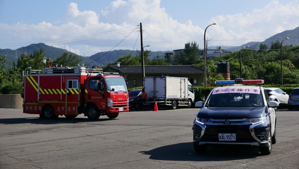 警察消防車巡廣播作業。   圖：金山區公所提供