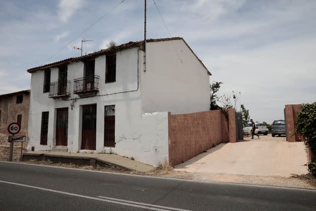 La vivienda en la que se encontró el cadáver de la mujer, en Alzira. (Photo: Ana Escobar / EFE)