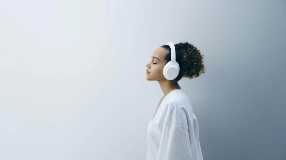 Woman side-on wearing Sony WH-1000XM4 in Silent White