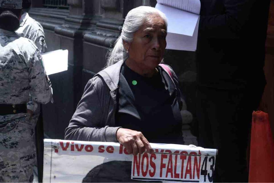 caso ayotzinapa sheinbaum AMLO reuniones (5)