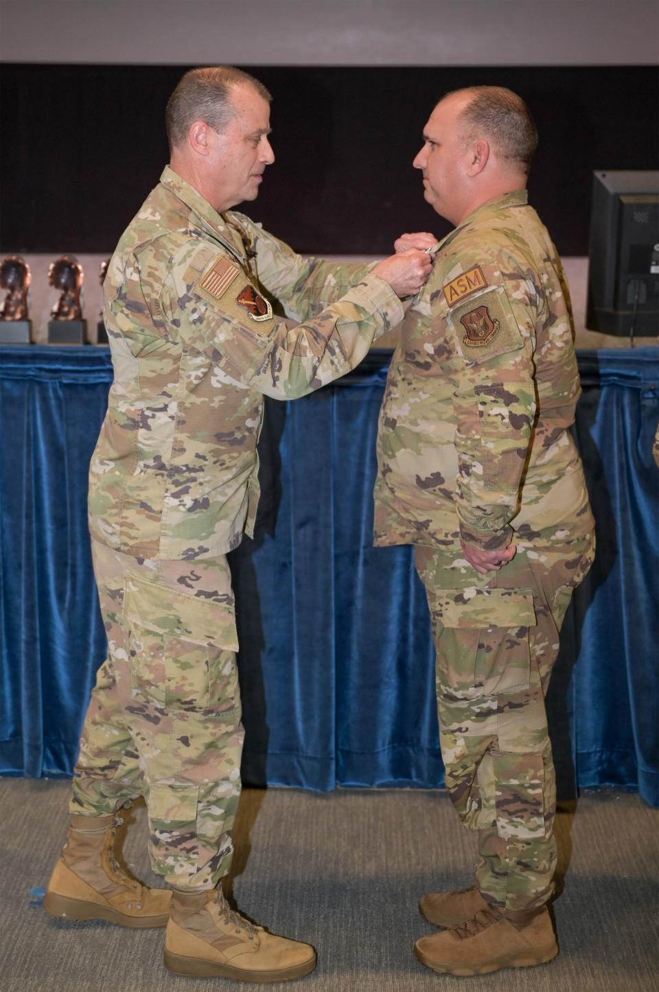 Col. Craig Drescher, 908th Airlift Wing commander, left, pins an Air and Space Achievement medal on Senior Master Sgt. Rory Lapres, 908th Maintenance Squadron fabrication flight chief, during a commander’s call Feb. 4, 2023, at Maxwell Air Force Base, Alabama.