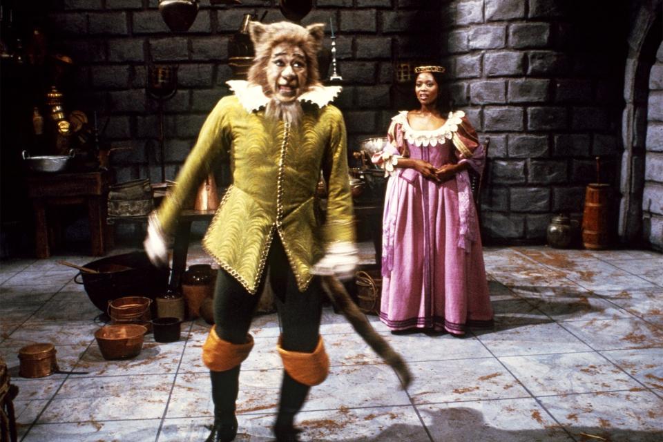 FAERIE TALE THEATRE, from left: Ben Vereen, alfre Woodard, 'Puss in Boots', (Season 4, Episode 6, aired September 9, 1985). ©Showtime / Courtesy Everett Collection