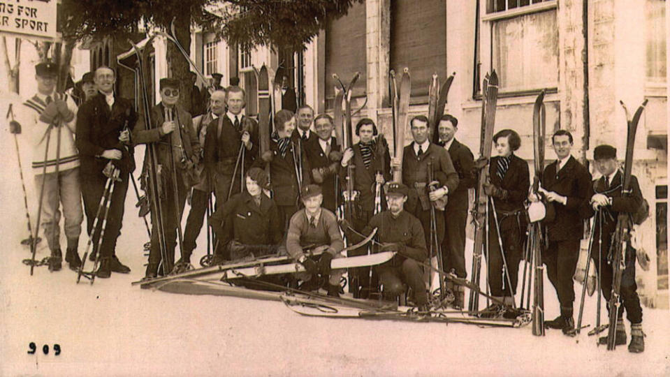 Skiers at the 1930 edition of the Inferno.