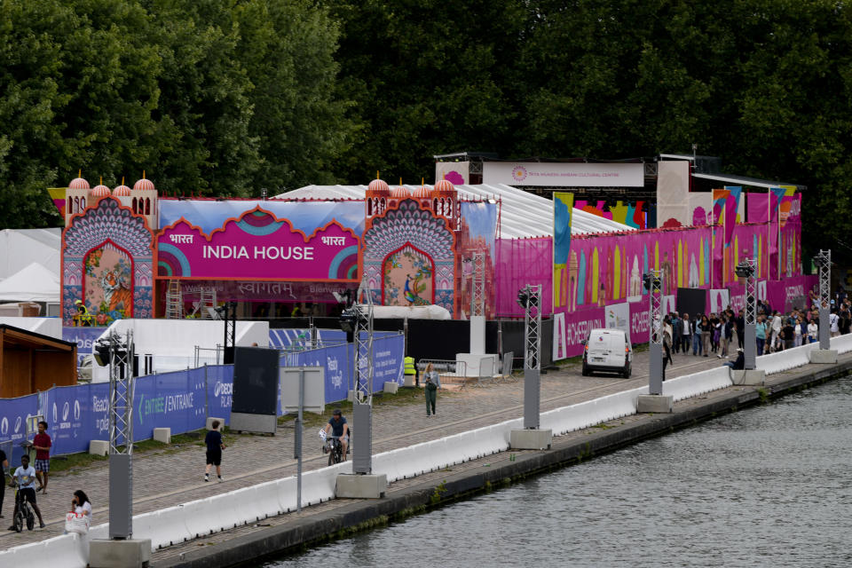 La Casa de la India cerca del canal en el Parc de la Villette renombrado temporalmente Parc des Nations antes de los Juegos Olímpicos de Verano de 2024, el martes 23 de julio de 2024, en París, Francia. (Foto AP/Natacha Pisarenko)