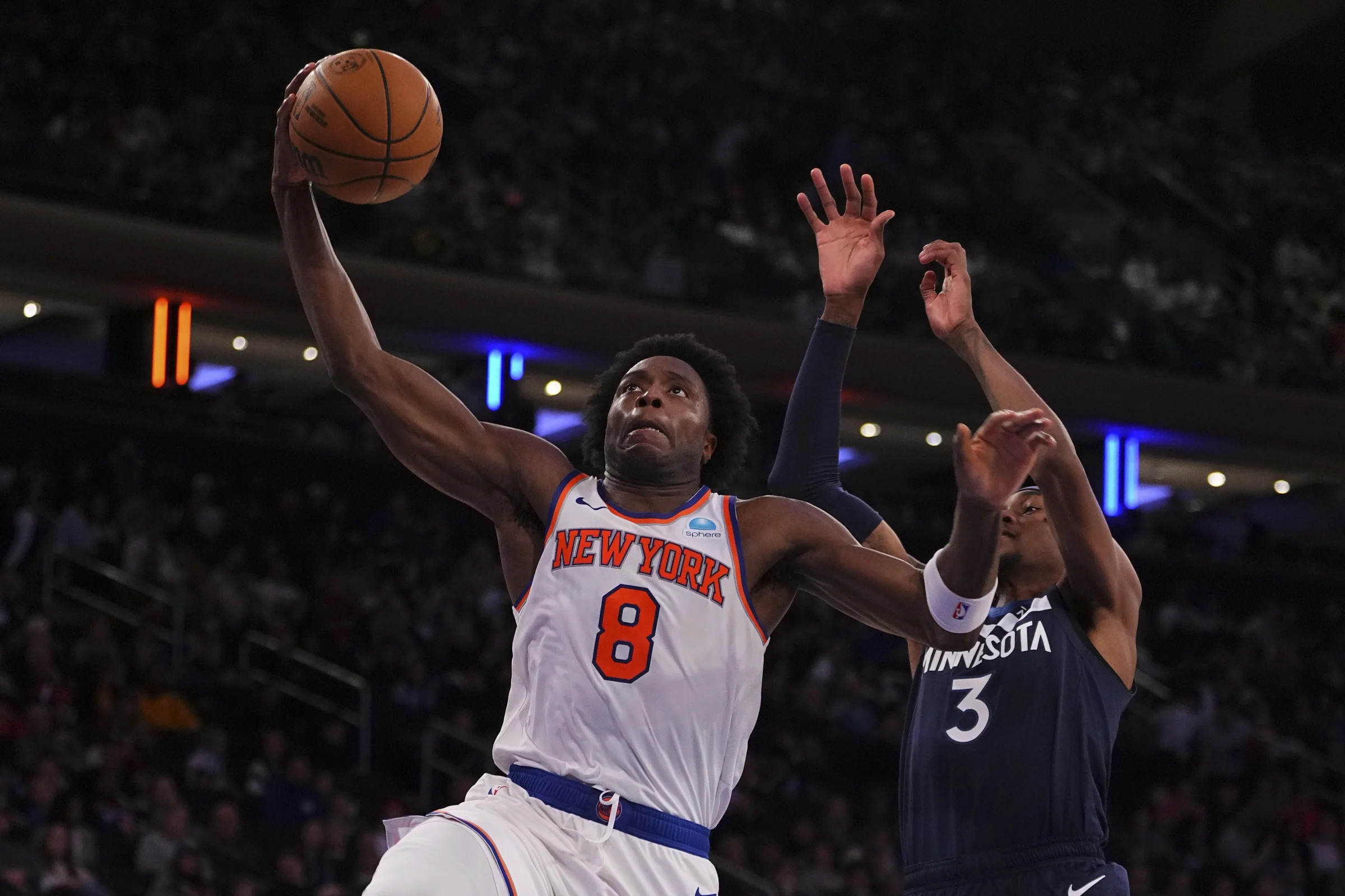 NEW YORK, NEW YORK - JANUARY 1: OG Anunoby #8 of the New York Knicks dunks the ball against Jaden McDaniels #3 of the Minnesota Timberwolves at Madison Square Garden on January 1, 2024 in New York City. The Knicks defeated the Timberwolves 112-106. NOTE TO USER: User expressly acknowledges and agrees that, by downloading and or using this photograph, User is consenting to the terms and conditions of the Getty Images License Agreement. (Photo by Mitchell Leff/Getty Images)