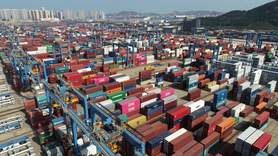 Container in der chinesischen Freihandelszone Shandong. Volkswirte rechnen mit einem Rückgang im globalen Warenhandel in diesem Jahr von 9,2 Prozent.