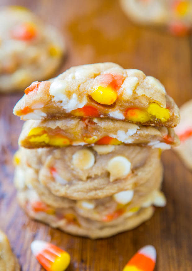 <strong>Get the <a href="http://www.averiecooks.com/2013/10/candy-corn-and-white-chocolate-softbatch-cookies.html" target="_blank">Candy Corn and White Chocolate Soft Batch Cookies recipe</a>&nbsp;from Averie Cooks</strong>