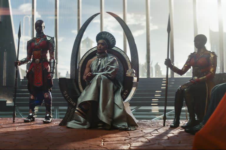 Angela Bassett y Danai Gurira, dos de las mujeres fuertes de Wakanda