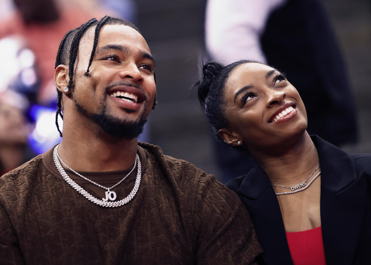 Bears excuse S Jonathan Owens from training camp to support wife Simone Biles at Paris Olympics