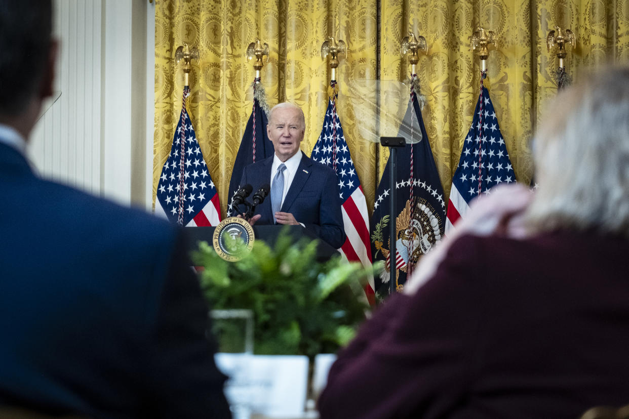 El presidente Joe Biden hace declaraciones durante un acto en la sala este de la Casa Blanca en Washington, el 23 de febrero de 2024. (Pete Marovich/The New York Times)