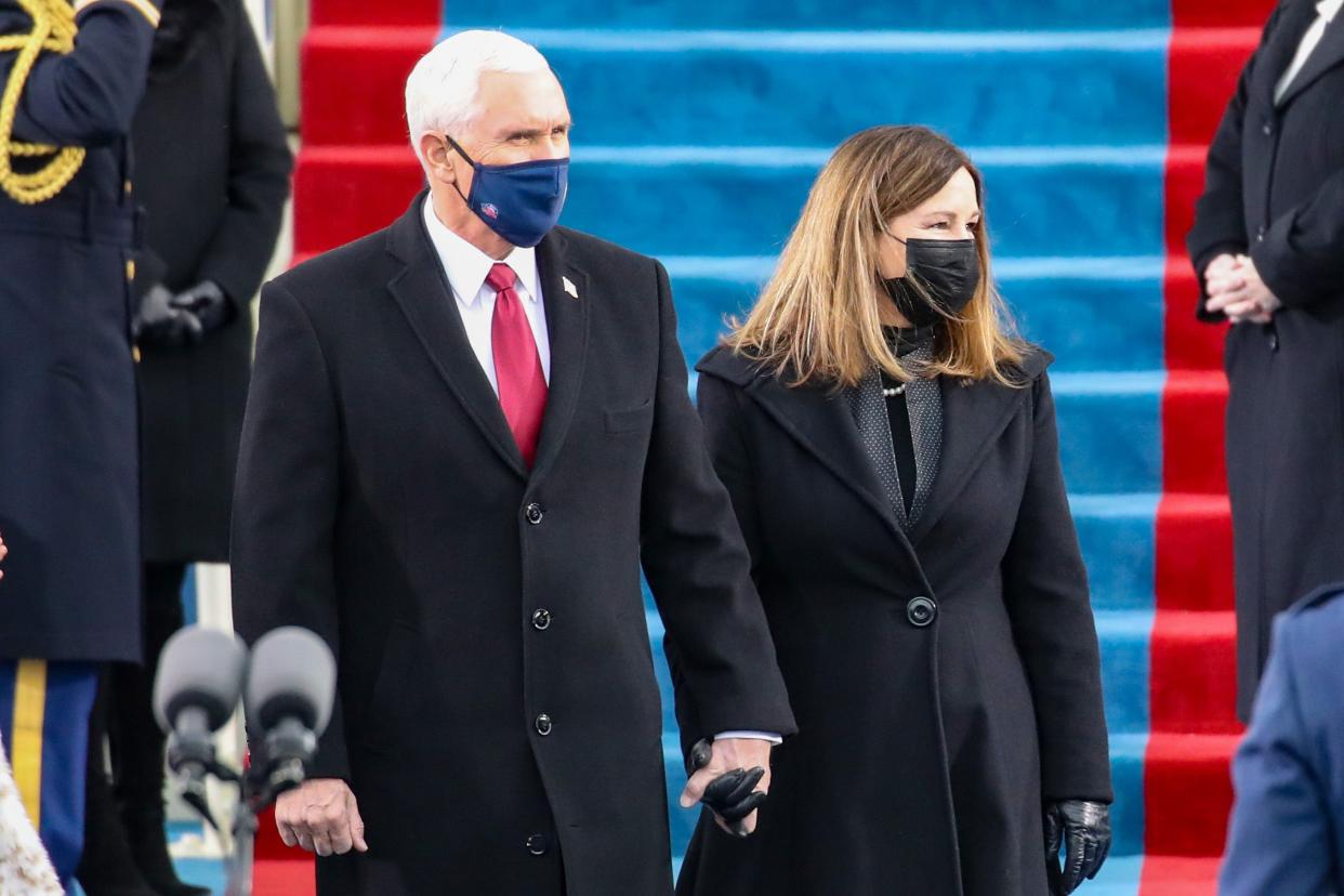 El vicepresidente Mike Pence y Karen Pence llegan a la inauguración (Getty Images)