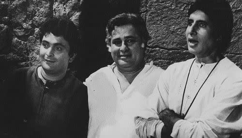 <div class="paragraphs"><p>Amitabh Bachchan and Rishi Kapoor with Shashi Kapoor.</p></div>