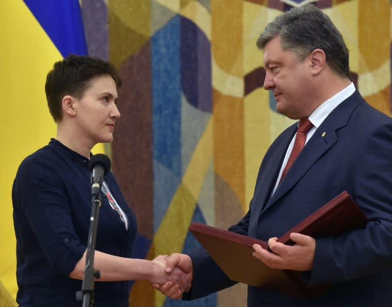 Ukraine's President Petro Poroshenko (R) presents the Hero of Ukraine award to Ukrainian pilot Nadiya Savchenko in Kiev on May 25, 2016