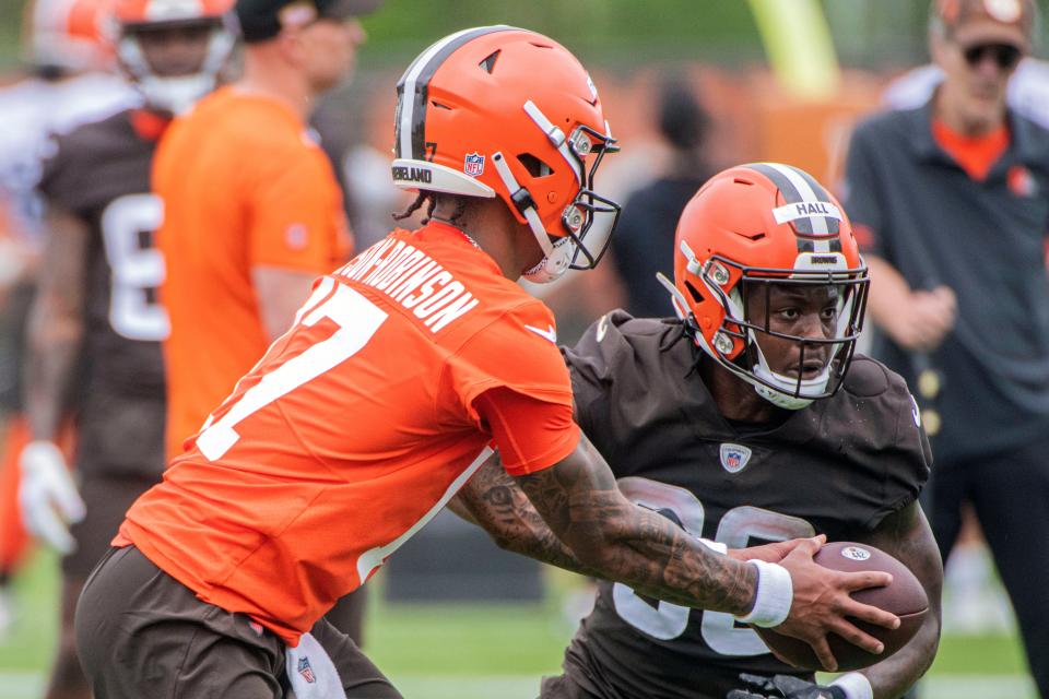 Dorian Thompson-Robinson (17) hands off to Hassan Hall at Browns rookie minicamp, May 13, 2023.