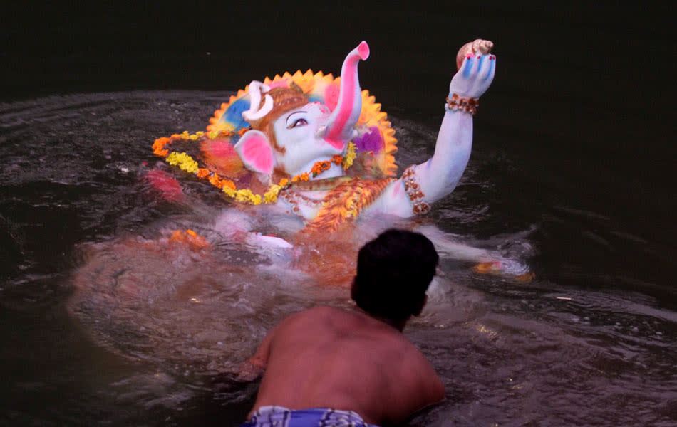 A Ganesh idol joins thousands of others being immersed in the river. A study conducted in the Ganga River in the aftermath of the similar immersion of Durga idols during the Pujo festival estimated that the total amount of paint submerged in the river was approximately 15 tons. They caused the levels of heavy metals such as mercury, chromium and copper and zinc sulphites to increase by as much as 20 times the normal between October and January. Only during the monsoon, when water levels rise in Indian rivers, does the level of pollutants diminish.