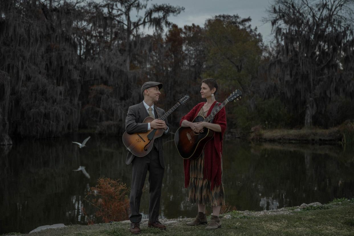 Folk duo Ordinary Elephant is to play May 15 at Natalie's Grandview.