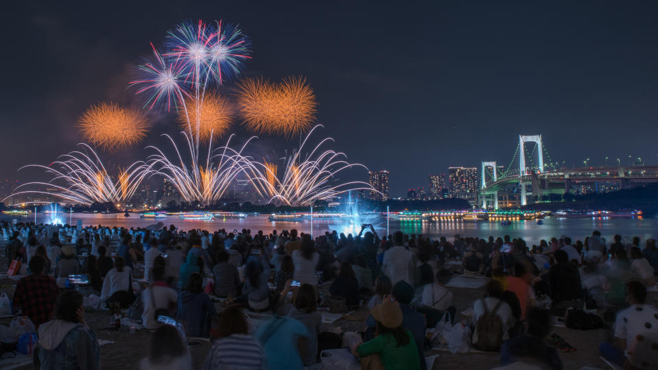 Photographer travels across Japan snapping most incredible firework displays