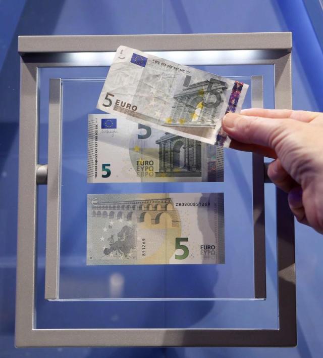 La nuova banconota da 5 Euro presentata al primo vertice BCE del 2013