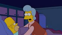 Vom Bauernjungen zum Kleinstadttypen: Homer wuchs als Kind auf einer Farm auf, wo ihn seine Eltern Abraham und Mona Simpson großzogen. Was das "J." in seinem Namen bedeutet, erfährt er erst, als er seine zwischenzeitlich verschollen geglaubte Mutter wiederfindet: Sein voller Name lautet Homer Jay Simpson. (Bild: 20th Century Fox Home Entertainment)