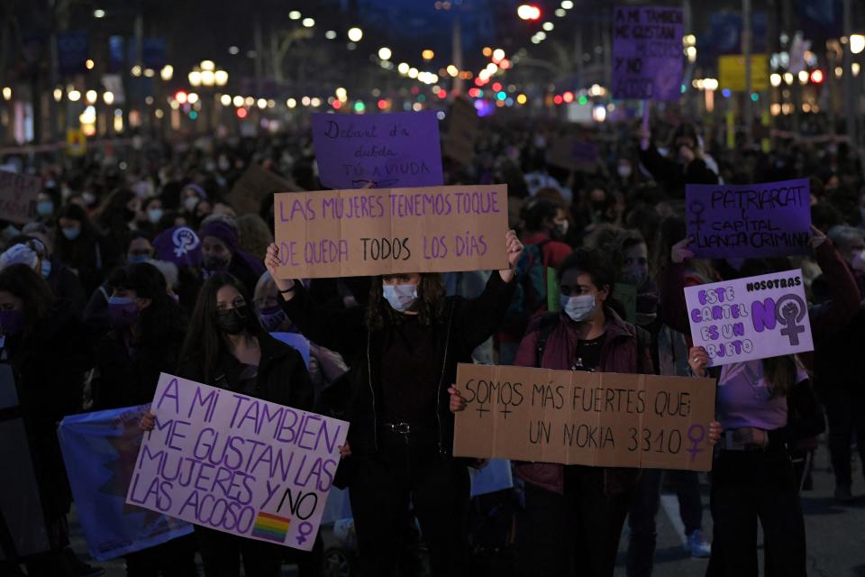 <p>La de Barcelona fue una de las manifestaciones más multitudinarias de un 8M marcado por la pandemia del coronavirus. Según la Guardia Urbana, participaron 4.500 personas. (Foto: Lluis Gene / AFP / Getty Images).</p> 