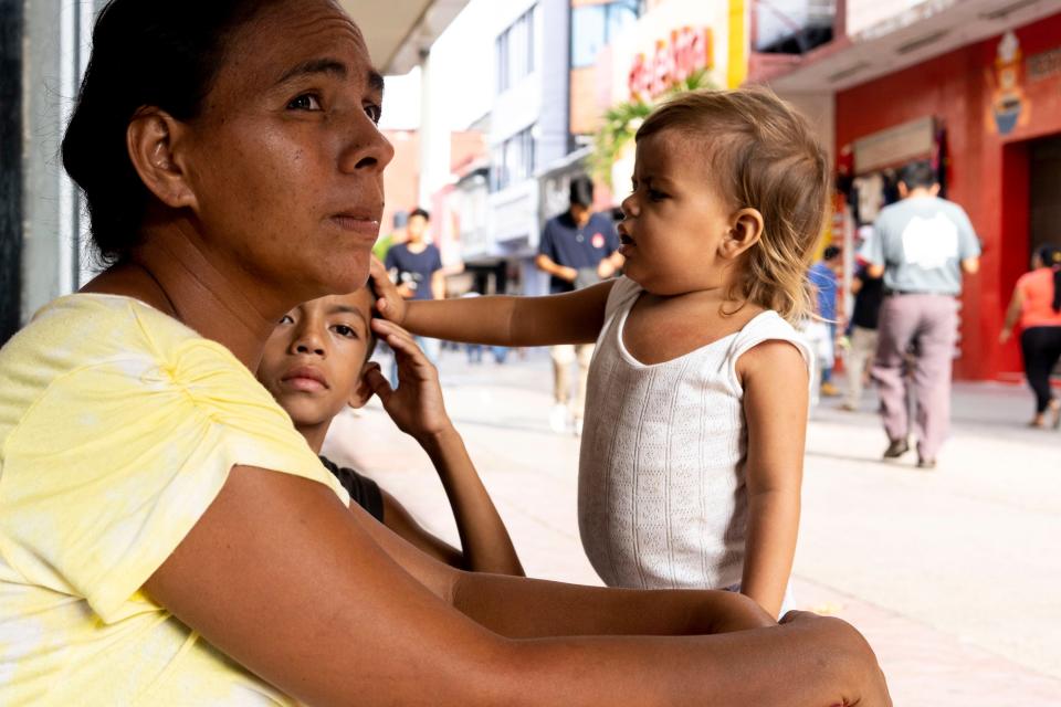 TAPACHULA, Mexico – Waldina Bonilla Rodriguez, from Honduras, tried not to lose sight of her 8-year-old son, Oscar, as he weaved in and out of the crowds in his bare feet begging for money. She held a plastic cup while her 2-year-old daughter, Devlin Nicol, tugged at her tank top. The girl cried for attention, her blond hair matted in knots.