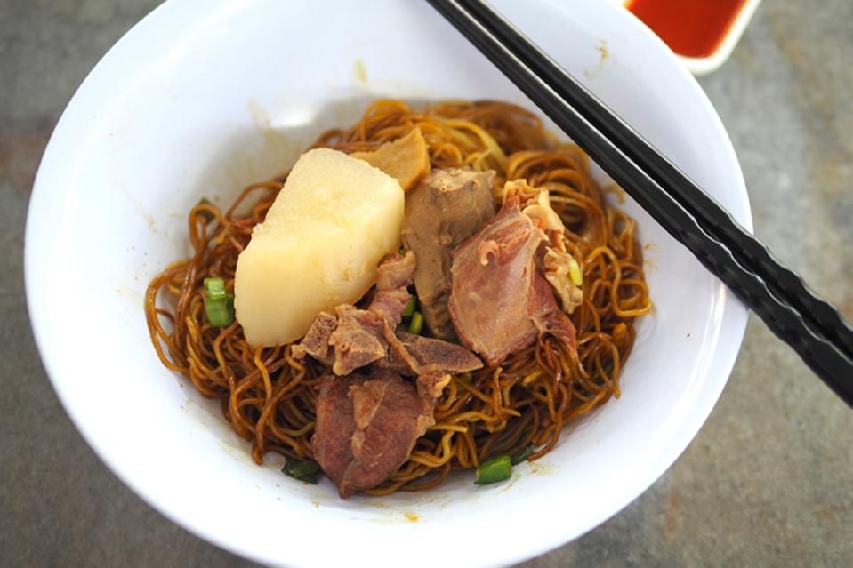For a more robust taste, go for the Lamb Brisket Noodles, like this dry version with 'wantan mee' served with soup on the side