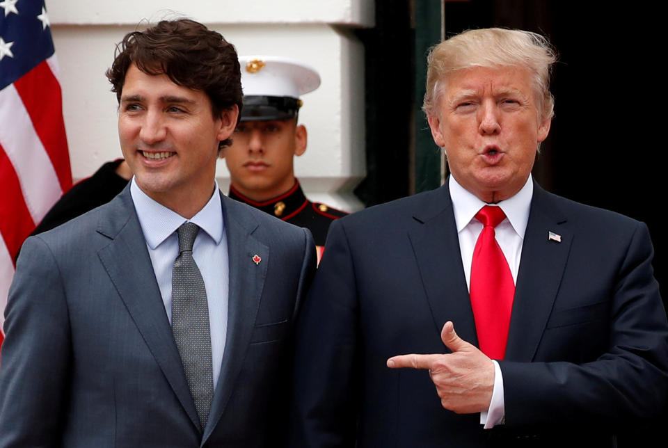 U.S. President Donald Trump welcomes Canada’s Prime Minister Justin Trudeau on the South Lawn before their meeting about the NAFTA trade agreement at the White House in Washington, U.S. October 11, 2017. (REUTERS/Jonathan Ernst)