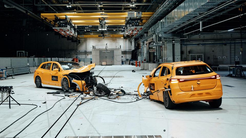 Mercedes EQA EQS Crash Test