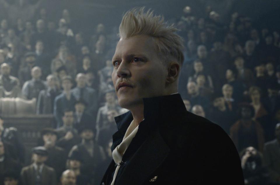 Johnny Depp als Gellert Grindelwald in „Phantastische Tierwesen: Grindelwalds Verbrechen“. (Bild: Warner Bros.)