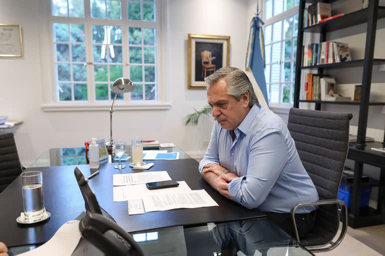Alberto Fernández en la quinta presidencial en su despacho