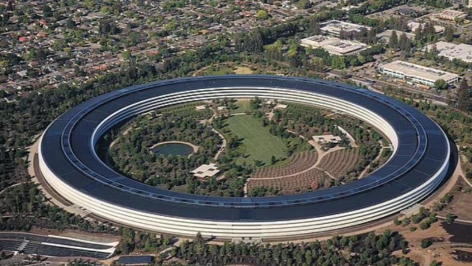 Apple Park遊客中心（Apple Park Visitor Center）。（圖／翻攝自 《每日郵報》）