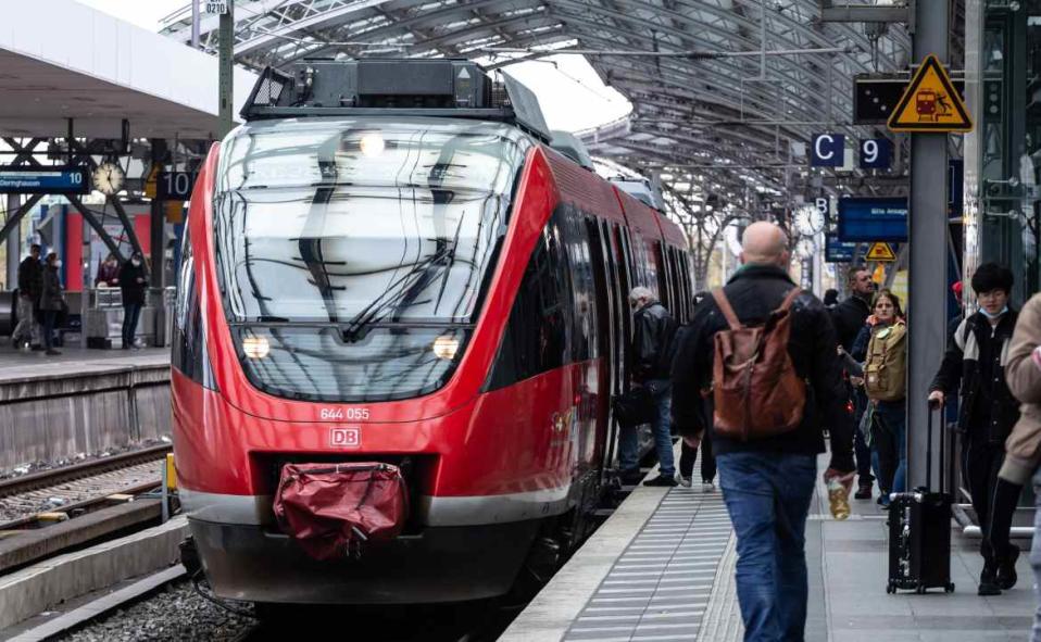 德國火車很容易誤點、取消班次，導致許多德國人都對德國鐵路滿腹牢騷。圖／BalkansCat@Shutterstock