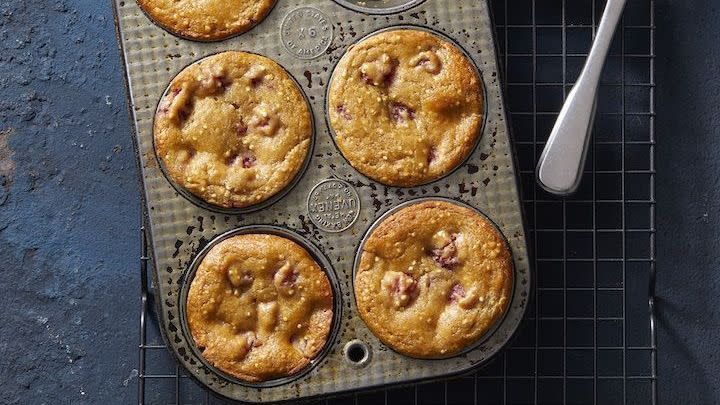 very berry quinoa muffins