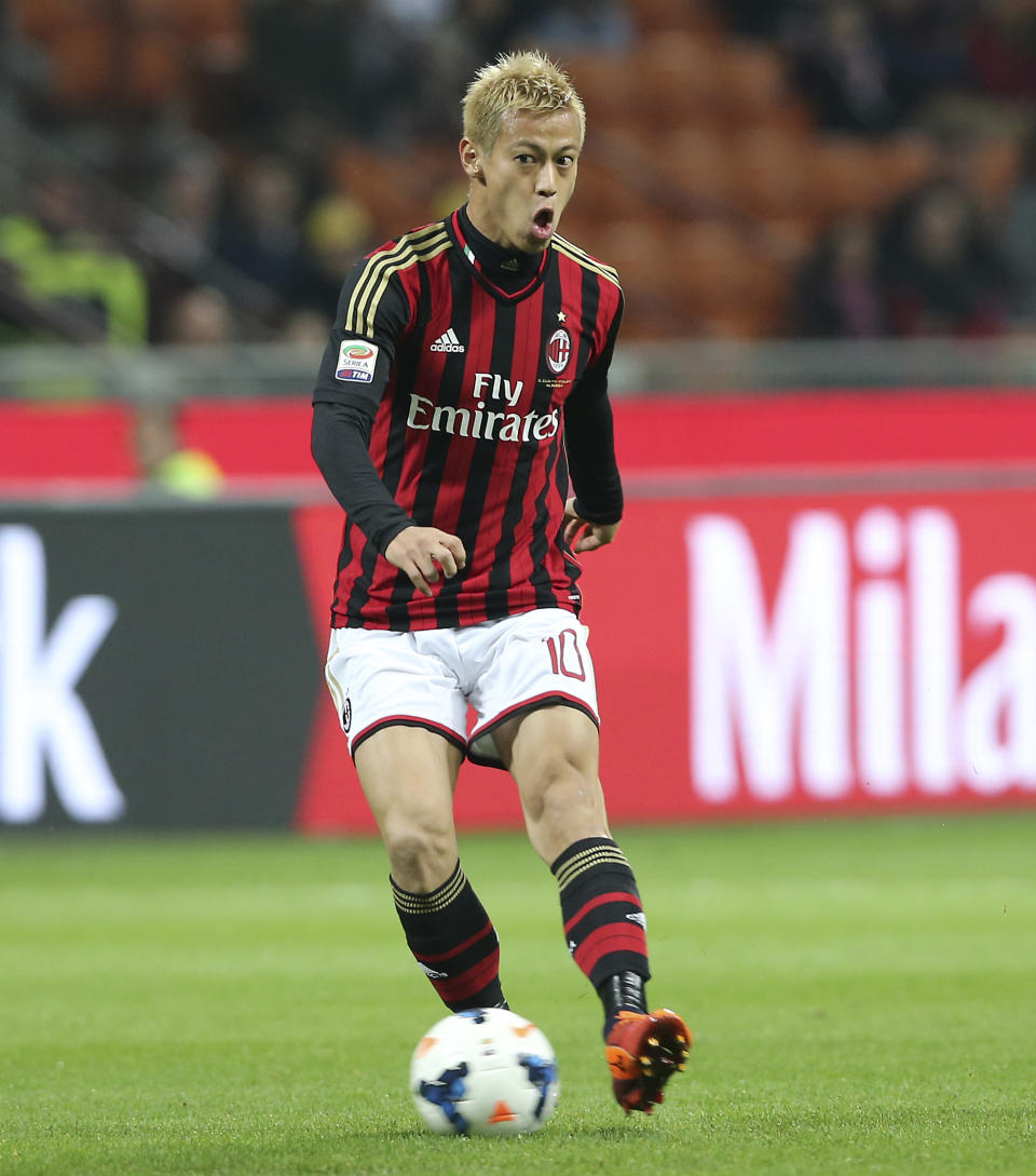 AC Milan forward Keisuke Honda, of Japan, kicks the ball during the Serie A soccer match between AC Milan and Chievo Verona at the San Siro stadium in Milan, Italy, Saturday, March 29, 2014. (AP Photo/Antonio Calanni)