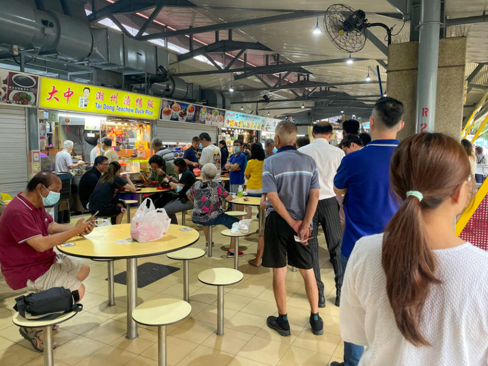 Tai Dong Teochew Duck Rice - queue