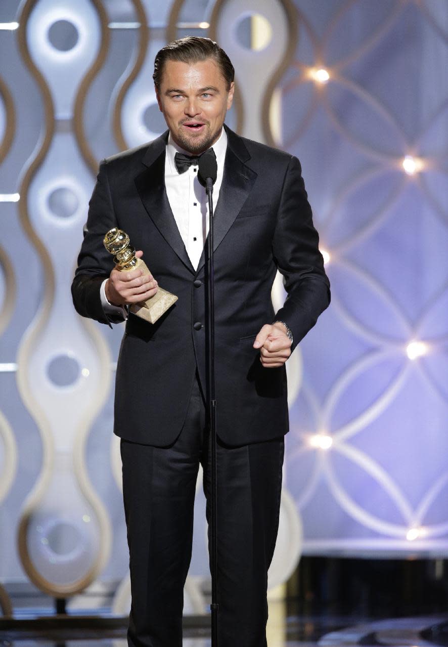 En esta imagen difundida por NBC, Leonardo DiCaprio acepta el Globo de Oro al mejor actor en una película musical o de comedia por su papel en "The Wolf of Wall Street", el domingo 12 de enero del 2014 en el hotel Beverly Hilton en Beverly Hills, California. (AP Foto/NBC, Paul Drinkwater)