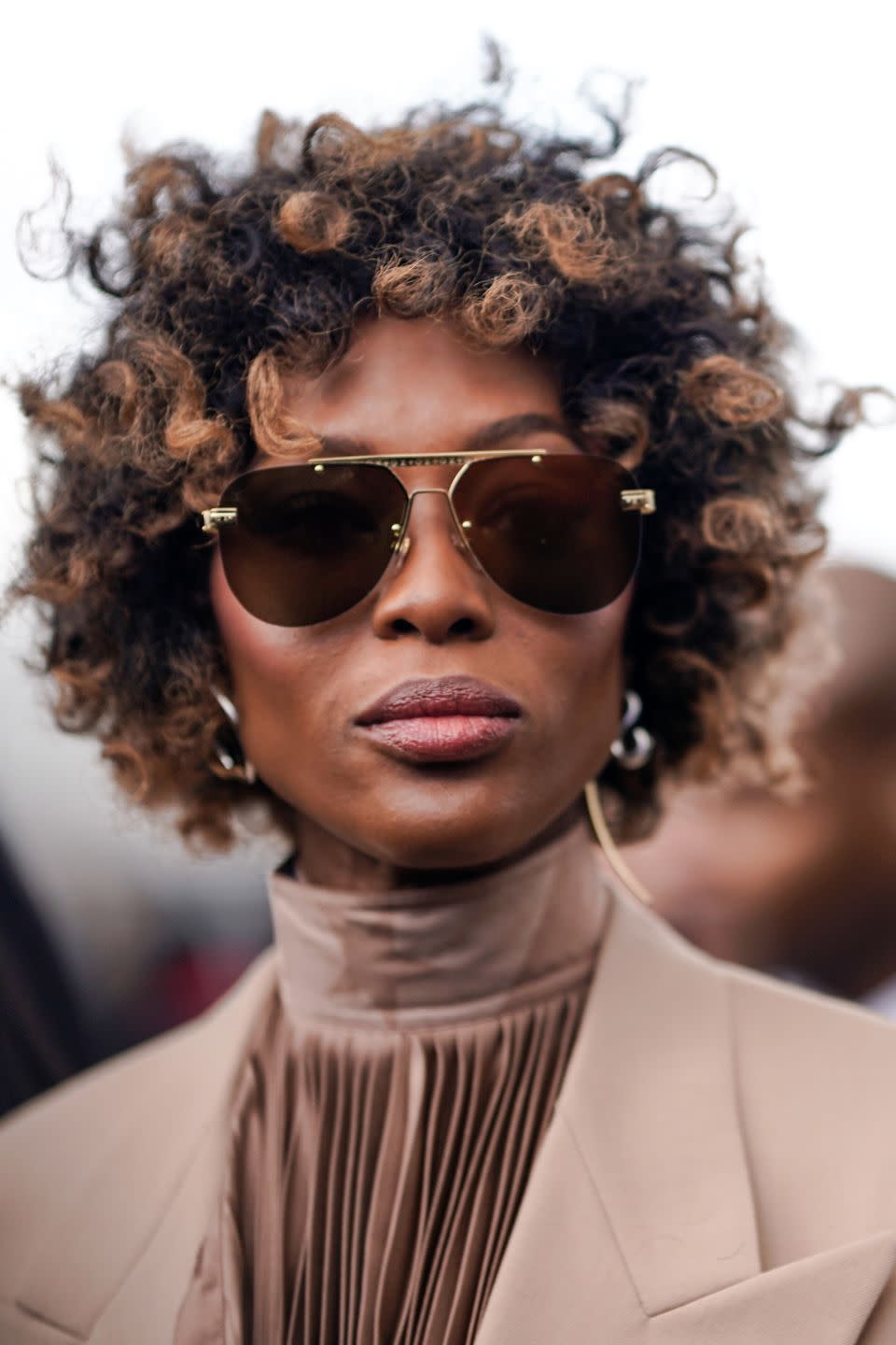 <p>The queen of the runway, Naomi Campbell, swapped her signature poker straight hair for some seriously stunning caramel curls. The supermodel debuted her curly new look at Paris Men's Fashion Week where she attended the AW19 show.</p>